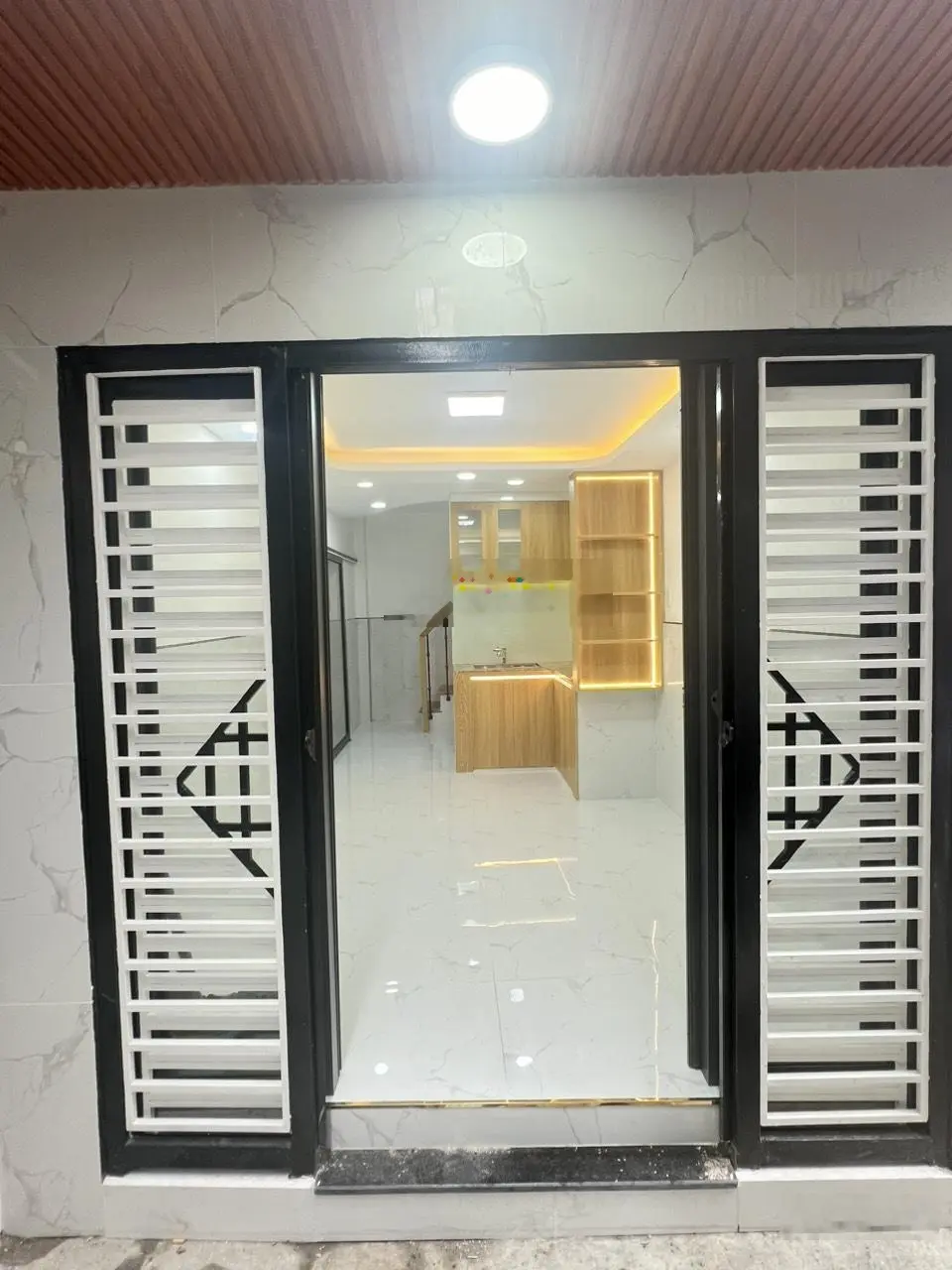 Bán nhà mới 100% cực đẹp Trần Hưng Đạo, P5, Quận 5, hẻm 3m thông cách mặt tiền 20m, ngay trung tâm