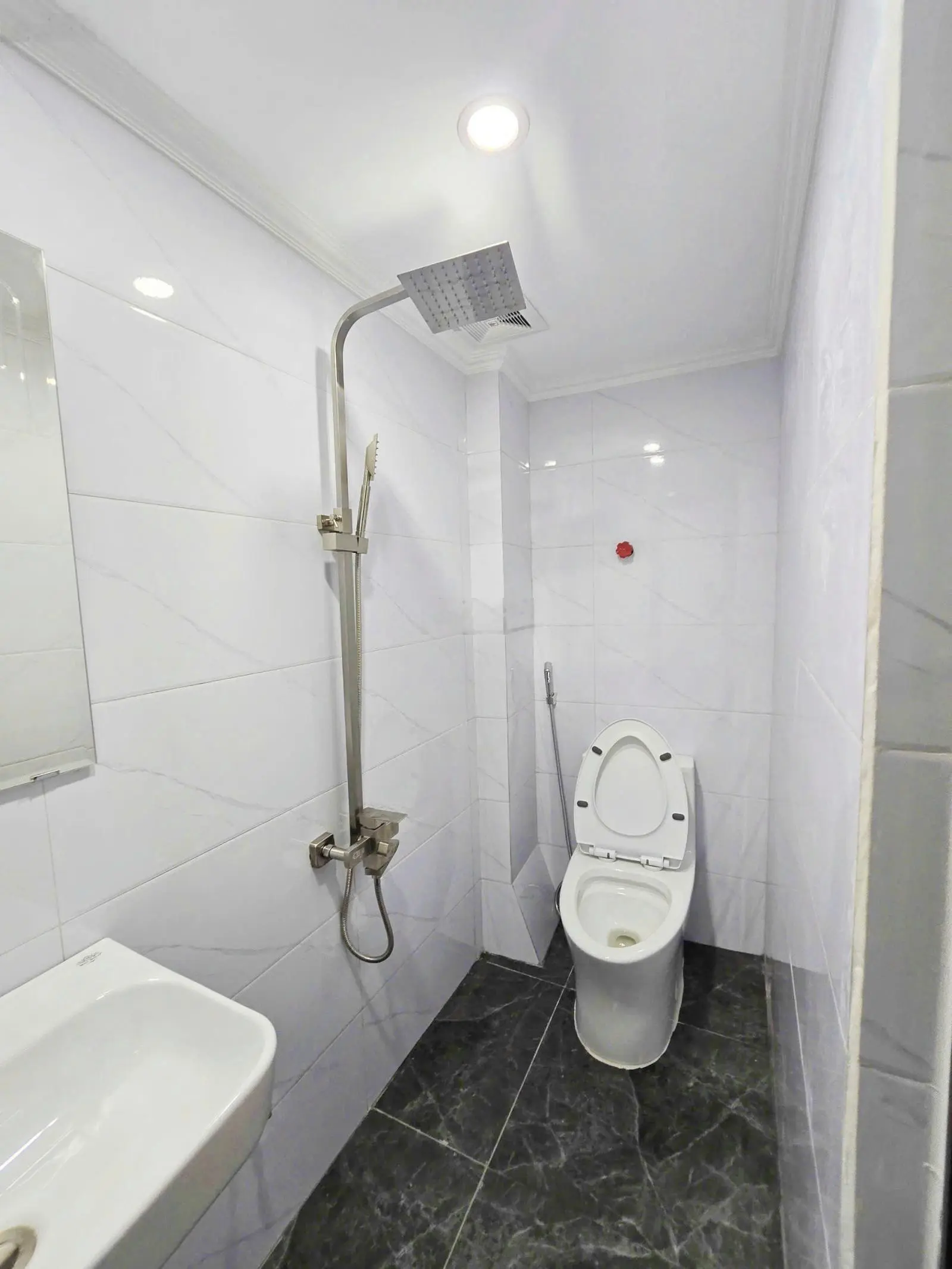 Bán nhà Phan Đình Giót 5 tầng, mt4.2m, ô tô đỗ cửa, dân xây kiên cố, full nội thất, 5 ngủ, 7.x tỷ