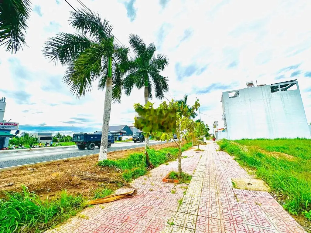Chú Đạt đang có nền đất hoàn thiện pháp lý - hạ tầng 100 Full thổ 100%