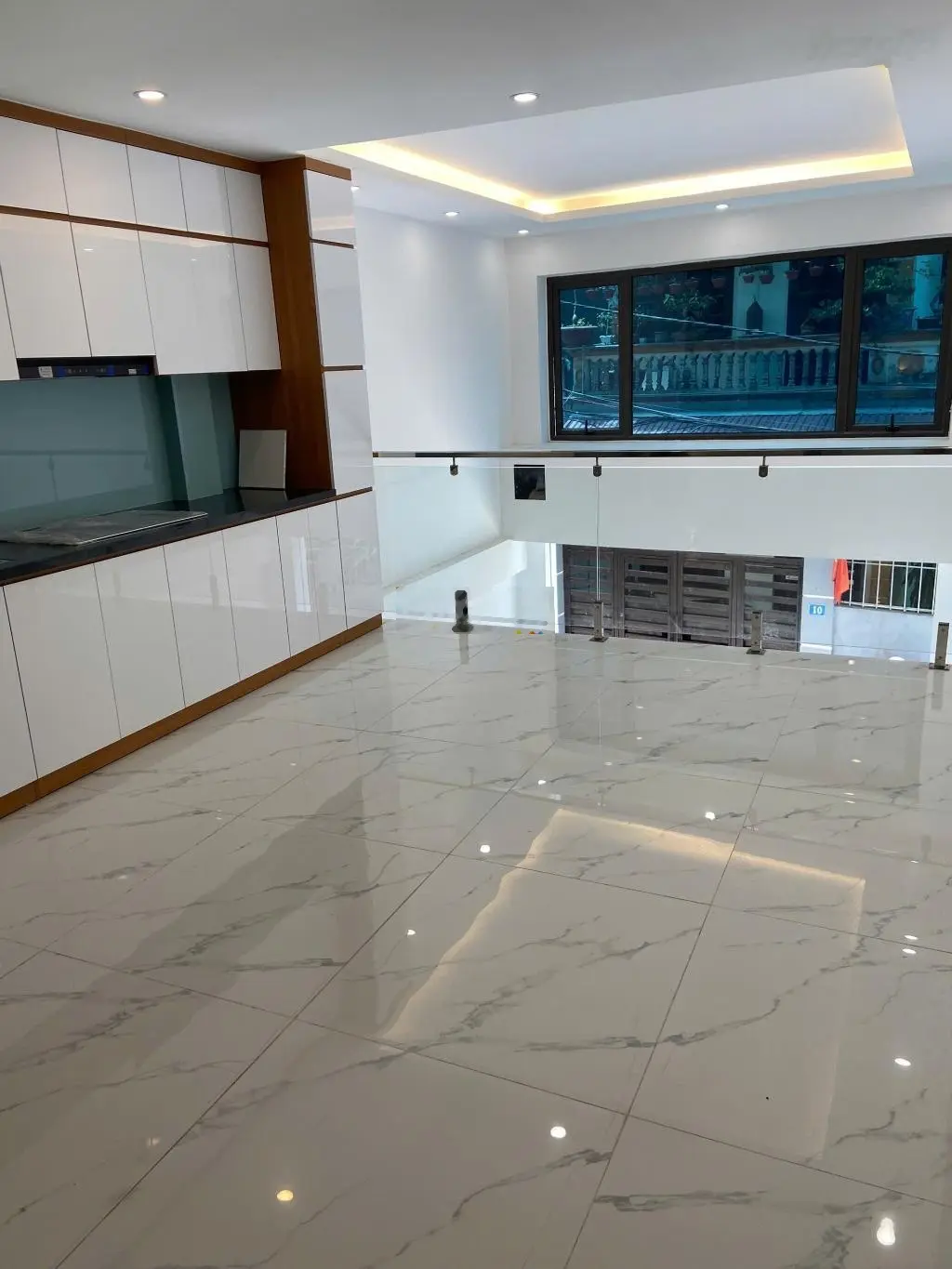 Nhà đẹp phố kẻ tạnh- giang biên- long biên.dt 50m * 6 tầng gara ô tô.nhú 9 tỷ.có tl.