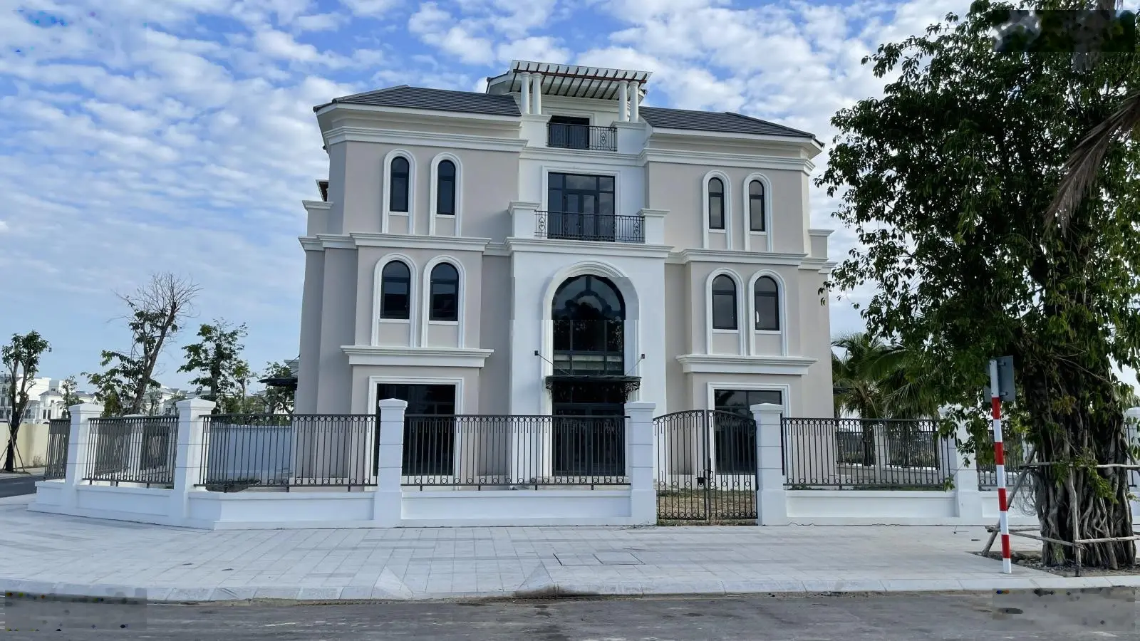 Bán biệt thự 20 tỷ VND tại Vinhomes Grand Park, Quận 9