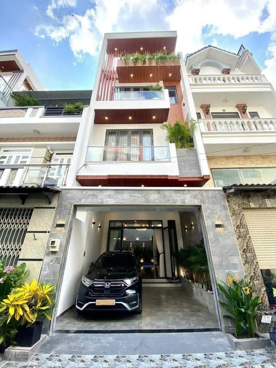 Nhà đẹp hiện đại đường lớn Nguyễn Thị Minh Khai - Bến Nghé - Q1, 66,5m2 cho thuê 38 triệu