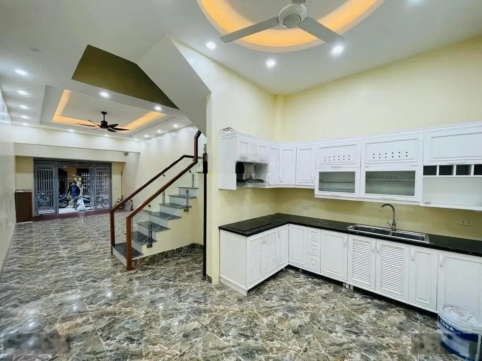 Cần bán nhà mới tại Lê Trọng Tấn. Vỉa hè, phân lô ô tô tránh, DT 70m2, giá 20 tỷ