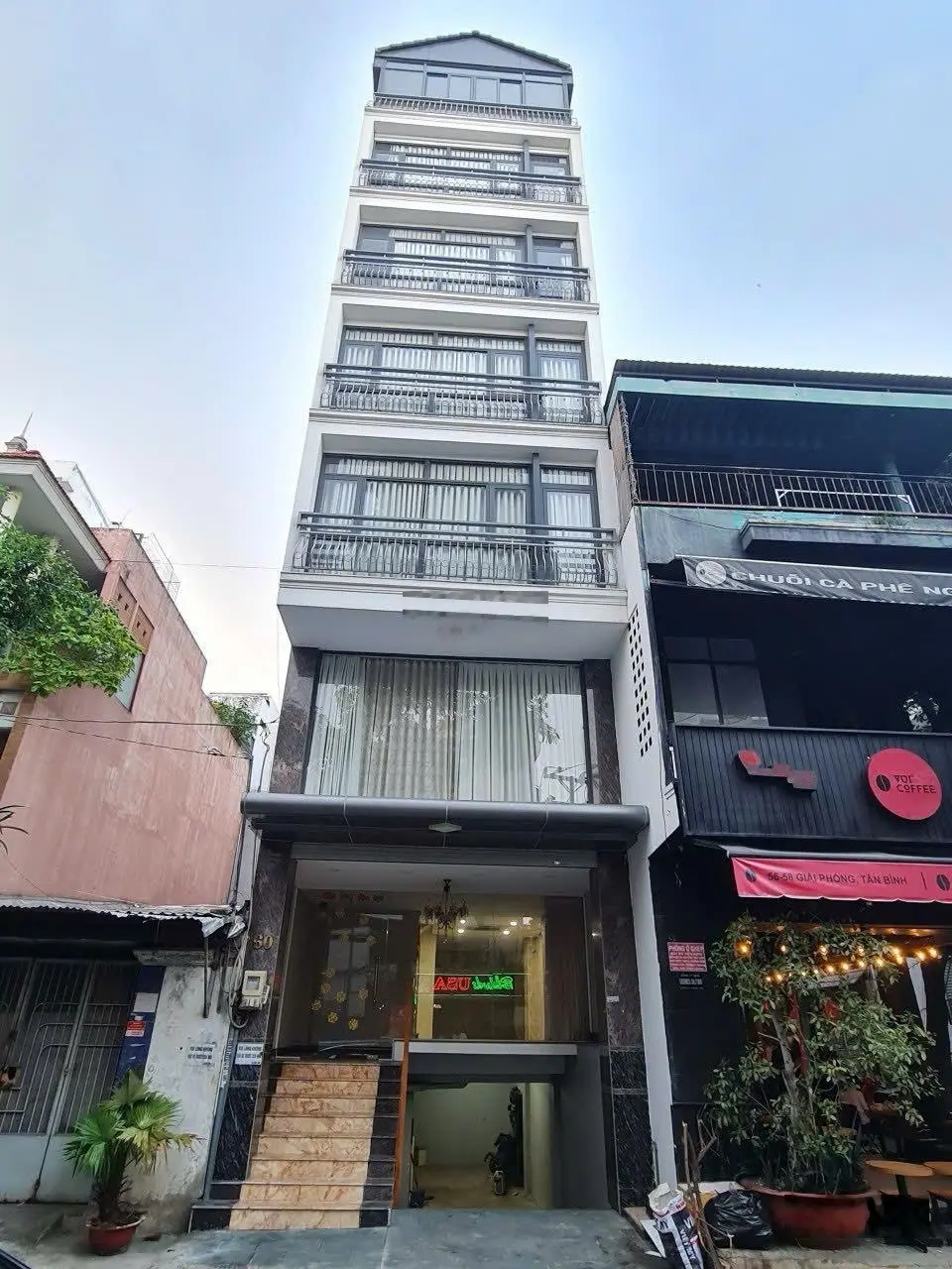 Gấp bán - ngộp bank - giảm 3 tỷ - mặt tiền đường sân bay - 5x14m - 8 tầng thang máy - cho thuê cao