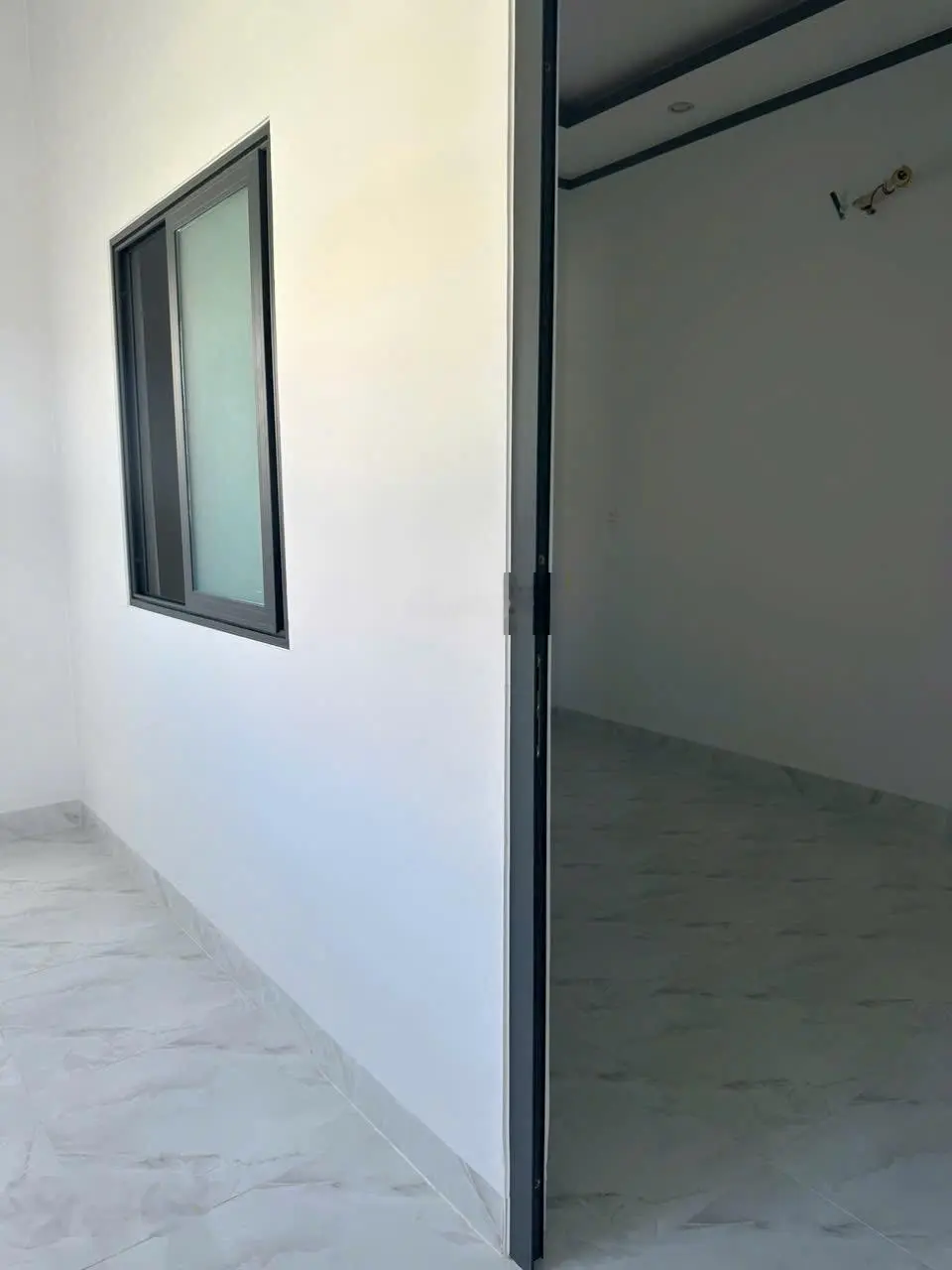 Nhà mới hoàn thiện, sổ riêng thổ cư một trệt 1 lầu. Giá rẻ cần bán gấp