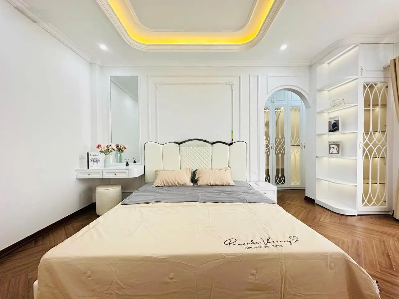 Bán nhà đội cấn tt ba đình - diện tích 45m2x5t- oto đỗ cổng-full nội thất- giá 9.6 tỷ