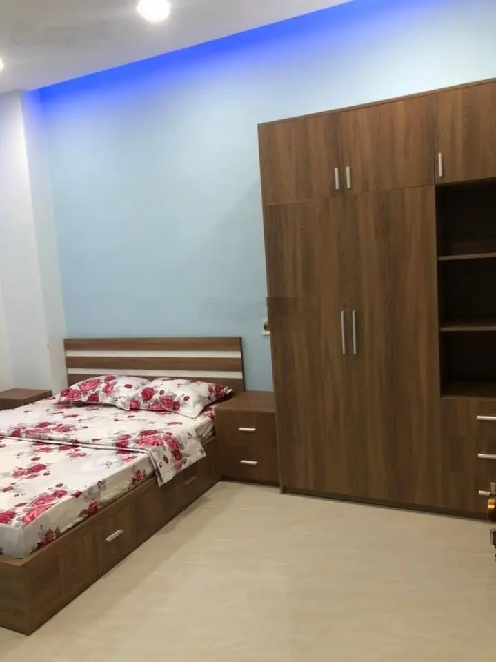 Nhà đẹp 3 tầng mái đúc sàn đúc đất 5x20m hướng Đông 6PN, giá 7,5 tỷ thương lượng chính chủ