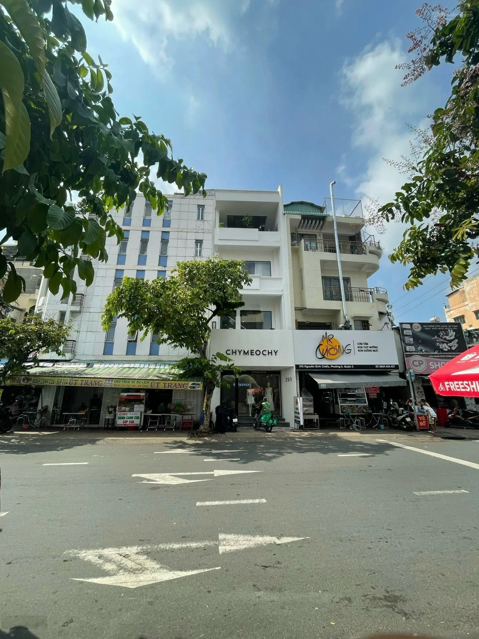 Ngộp bank - Bán nhà siêu phẩm MT 186 Tôn Thất Tùng, Q1, DT 9m x 30m, trệt + 3T, HĐT 350tr - 140 tỷ