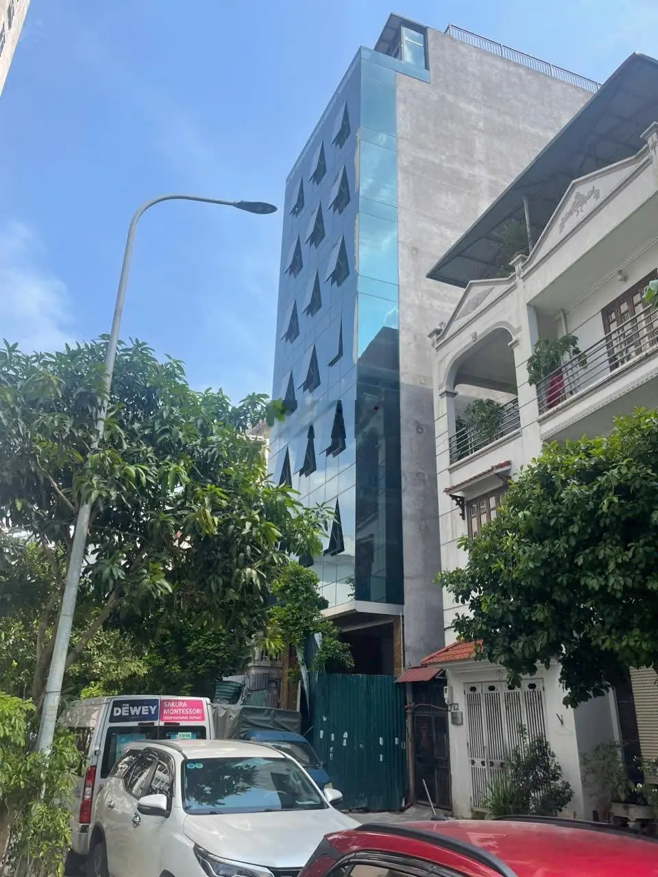 Bán nhà Phố Lạc Long Quân 140m2, MT8m, 10 tầng, hai mặt thoáng, thang máy. Thiết kế kiểu Văn phòng