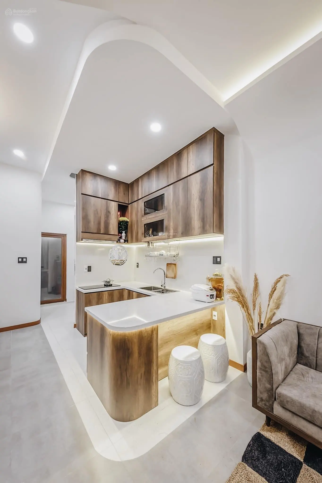 Bán nhà Minh Khai 55m2x4 tầng ôtô qua nhà ngõ thông kinh doanh nhà lô góc mặt tiền rộng, giá 9,65tỷ