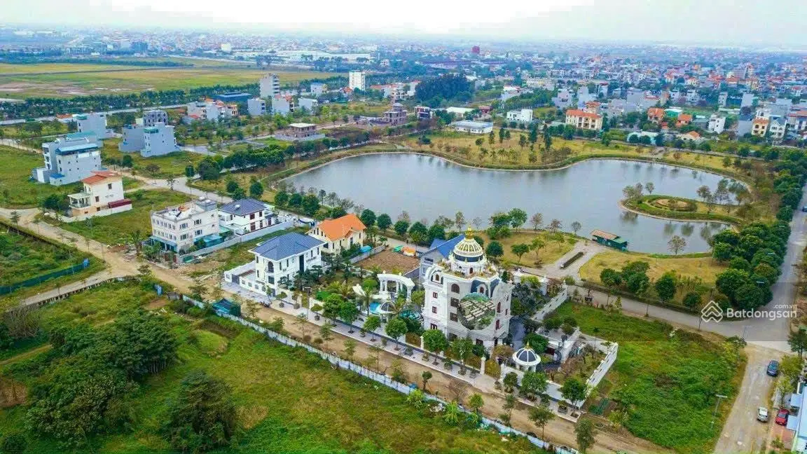 New City Phố Nối em cần bán một số lô đất giá rẻ dân cư đông đúc xây ở luôn, nhìn thẳng vườn hoa