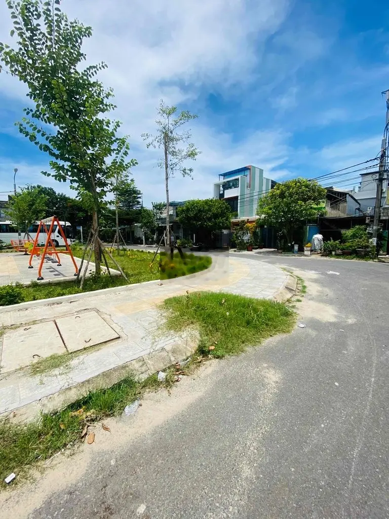 Cần bán đất sát lô góc và đối diện công viên siêu đẹp