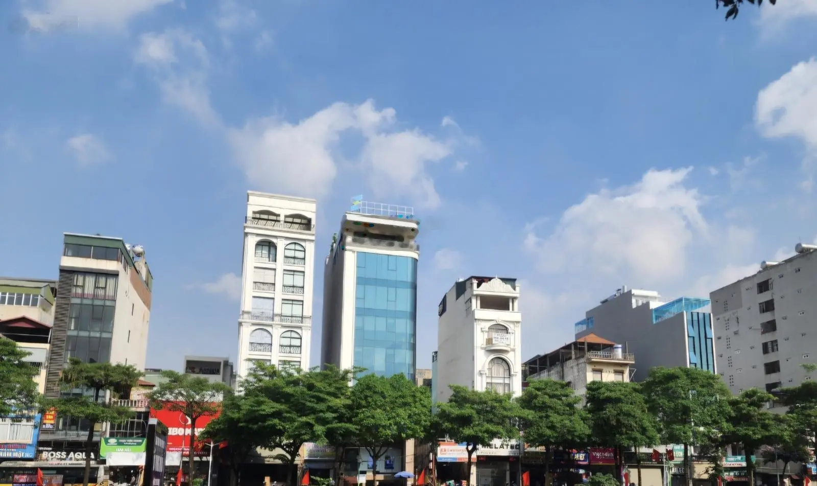 Bán nhà mặt phố Vũ Tông Phan, 39,8 tỷ, 130m2, lô góc, vỉa hè kinh doanh.