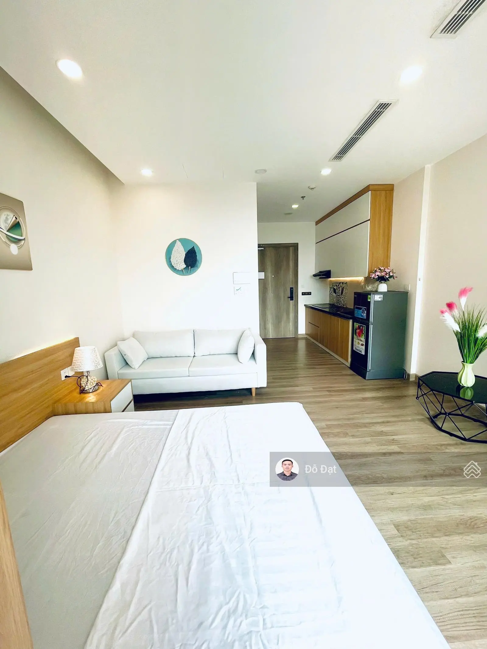 Bán căn hộ Studio mặt trước tòa Solforest. Nhà đủ đồ, đã có sổ. Giá 1.750 bao phí.