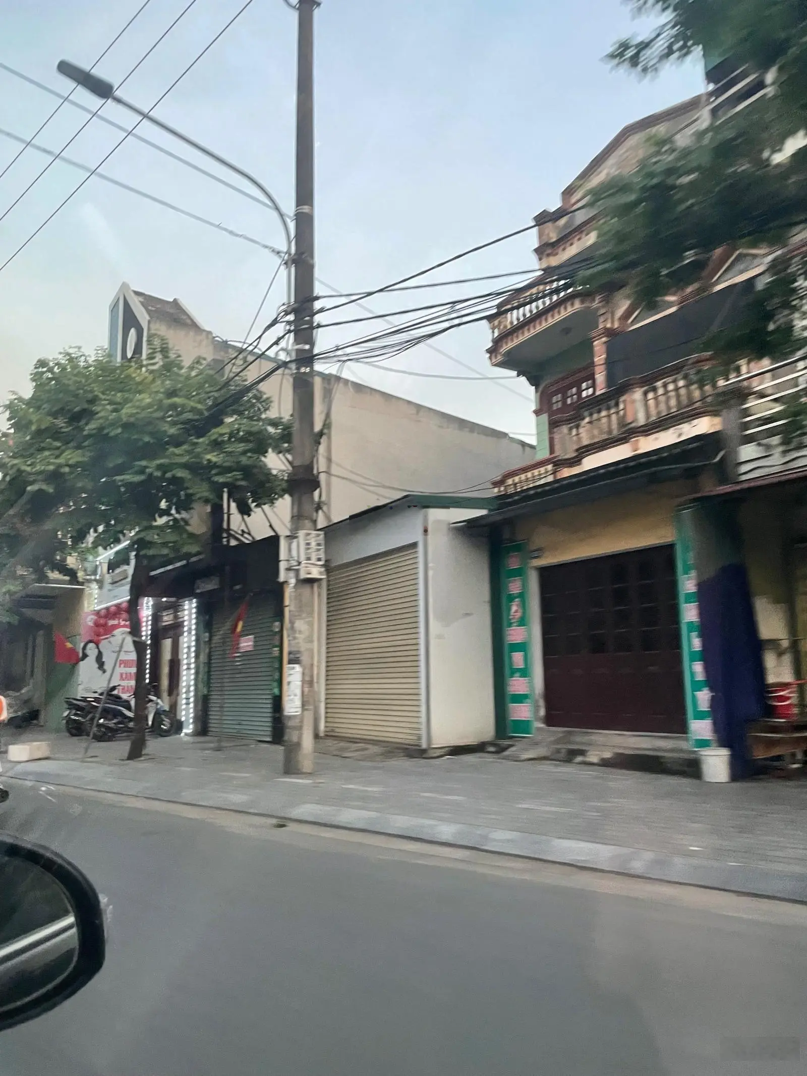 Bán nhà 2 tầng, mặt đường Nguyễn Công Trứ. Mặt đường lớn buôn bán kinh doanh thuận lợi. 100m2