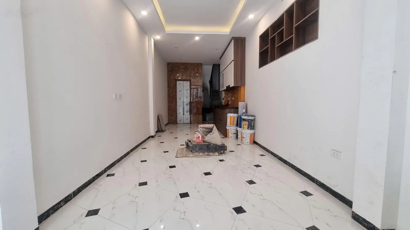 (THANG MÁY) Bán nhà Tôn Đức Thắng 40mx6T thông sàn TM mới đẹp thoáng 30m ra phố 7 tỷ Đống Đa