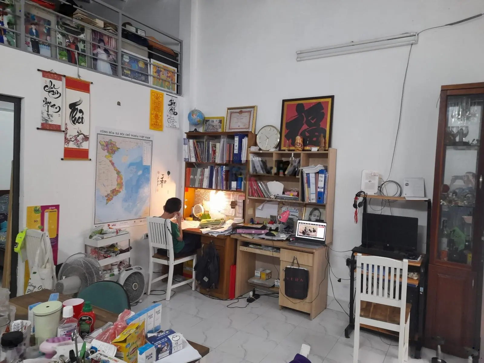 Tôi cần bán nhà đường Phú Diễn,dt 37m2, mt 4.8m vuông đẹp, giá 3.65 tỷ,ngách thông gần trường, chợ