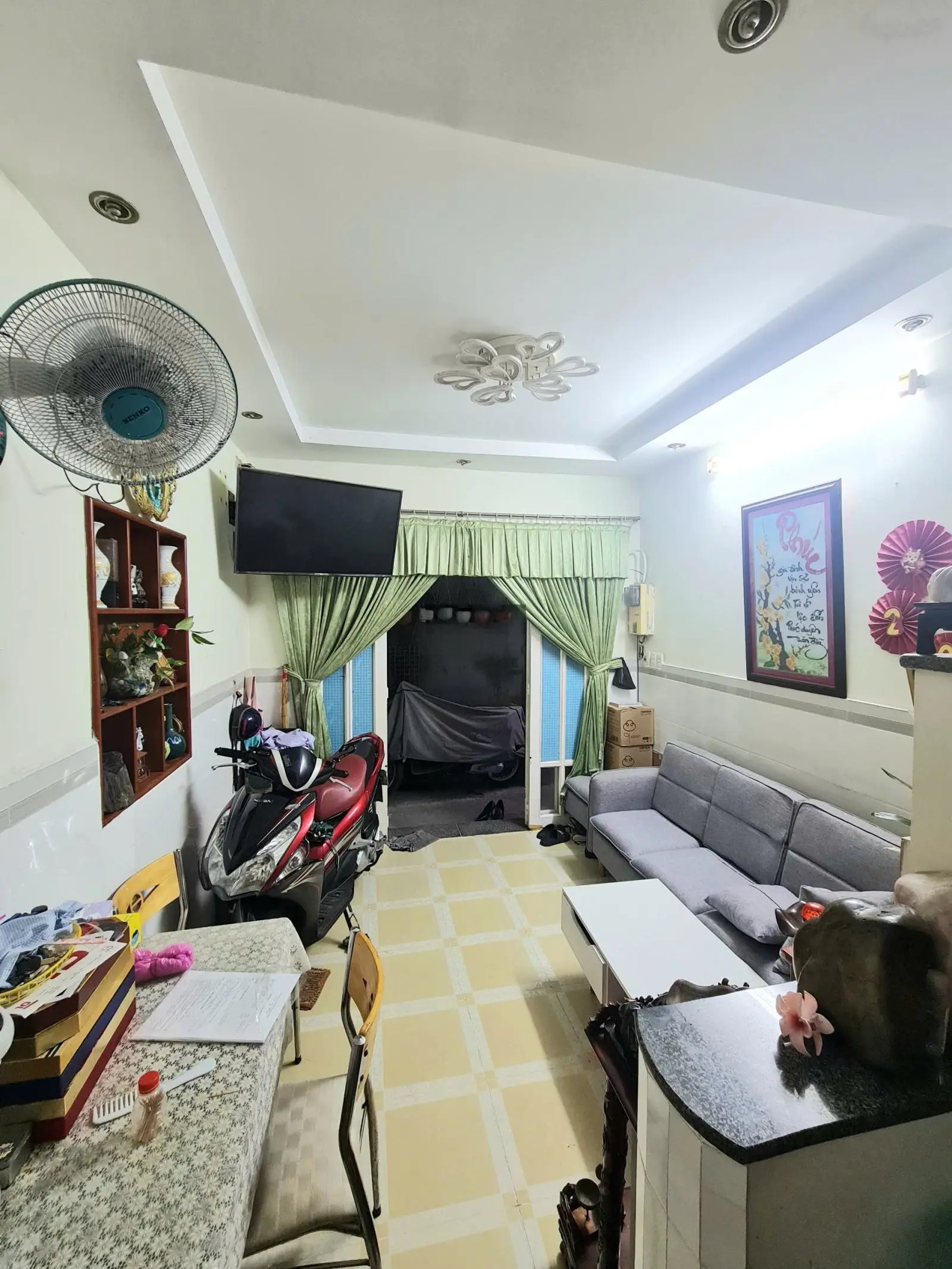 QUận 8 ngay chợ rạch ông - 5 phút tới quận 1- 5, quận 7 - kế bên aeon tạ quang bửu - sổ vuông đẹp .