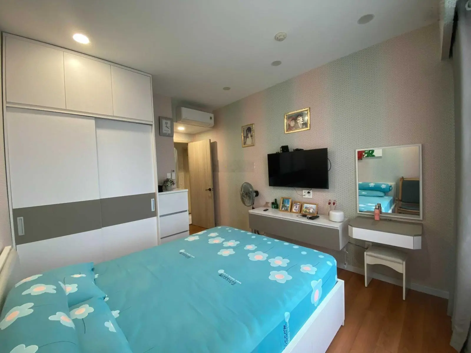 Bán C/C Orchard Parkview, 85m2, 3 phòng, Giá 5.6 tỷ, view đông nam - Đ/C: 130 Hồng Hà, Phú Nhuận