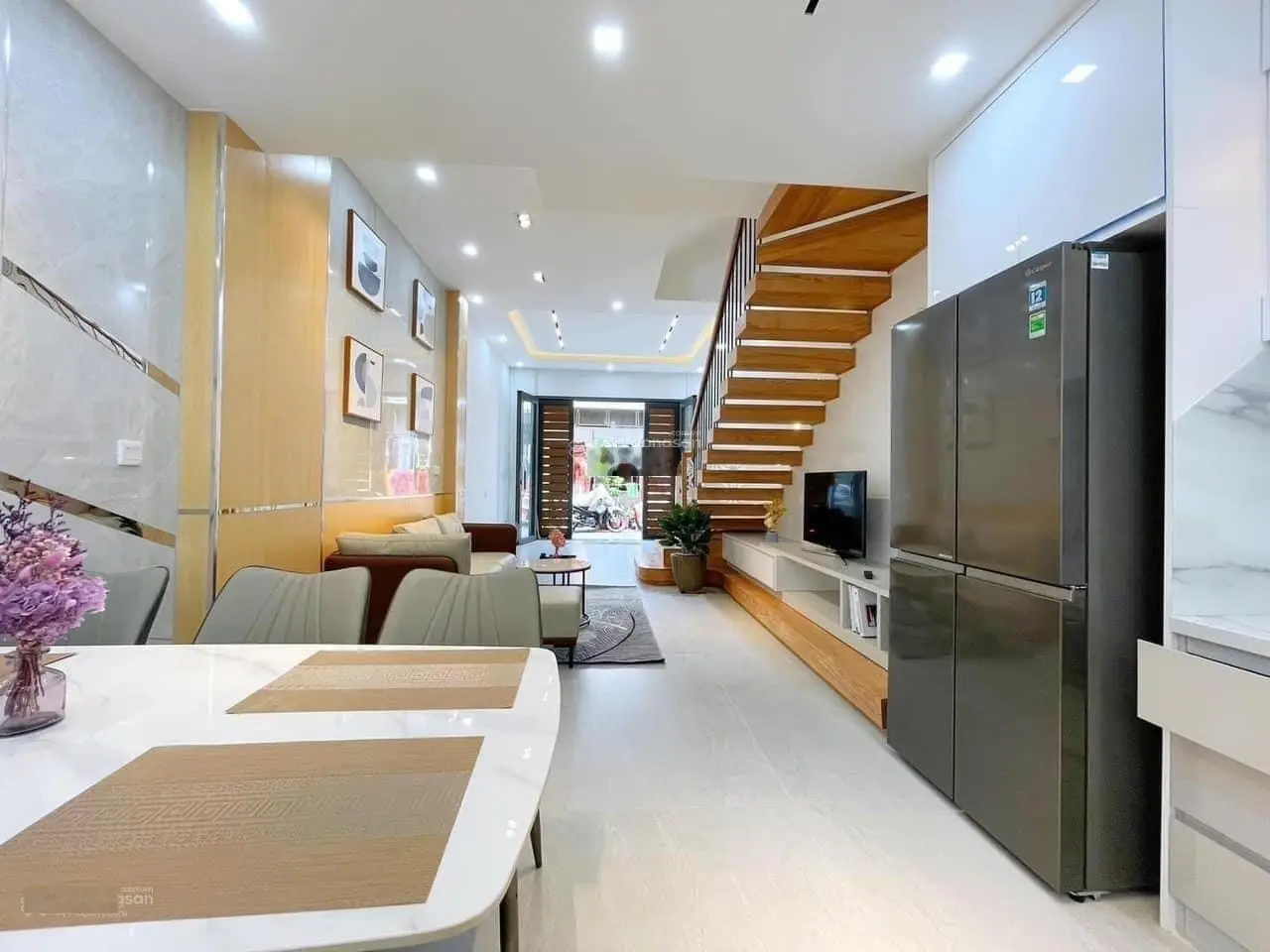 Chỉ với 3 tỷ 2 có ngay nhà Thích Quãng Đức, khu kinh doanh sầm uất, tiện kinh doanh 56m2