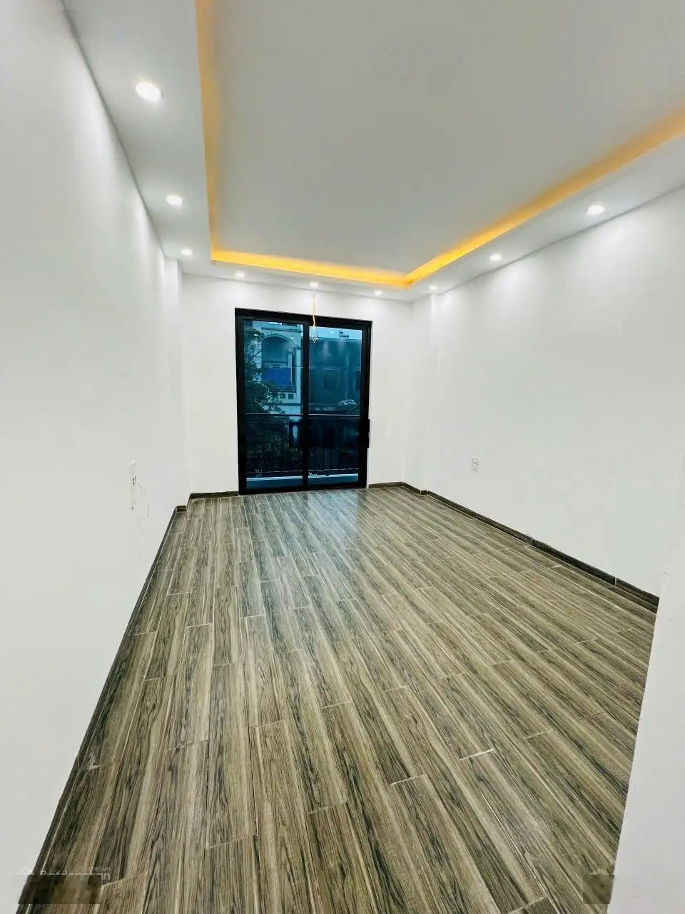 Gấp! Lì xì đầu năm! Giảm 200tr - Cần bán gấp nhà 4 tầng ngõ rộng, ô tô vào tận nơi - giá chỉ 2,6xtỷ