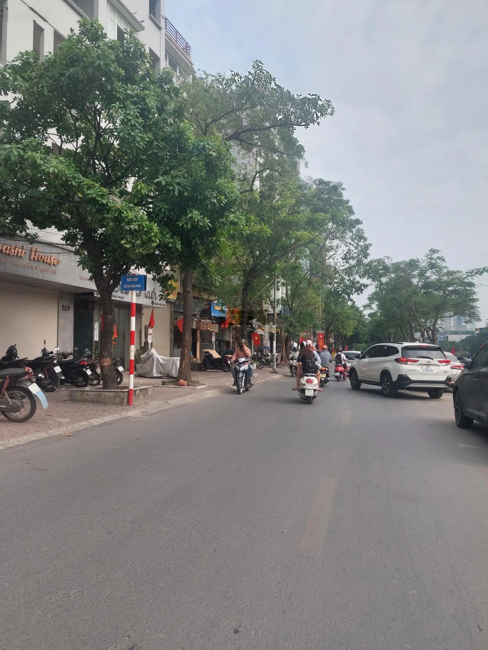 Mặt phố - vũ tông phan - mặt tiền rộng - xây toà nhà văn phòng, vỉa hè 2 bên rộng rãi, ô tô tránh