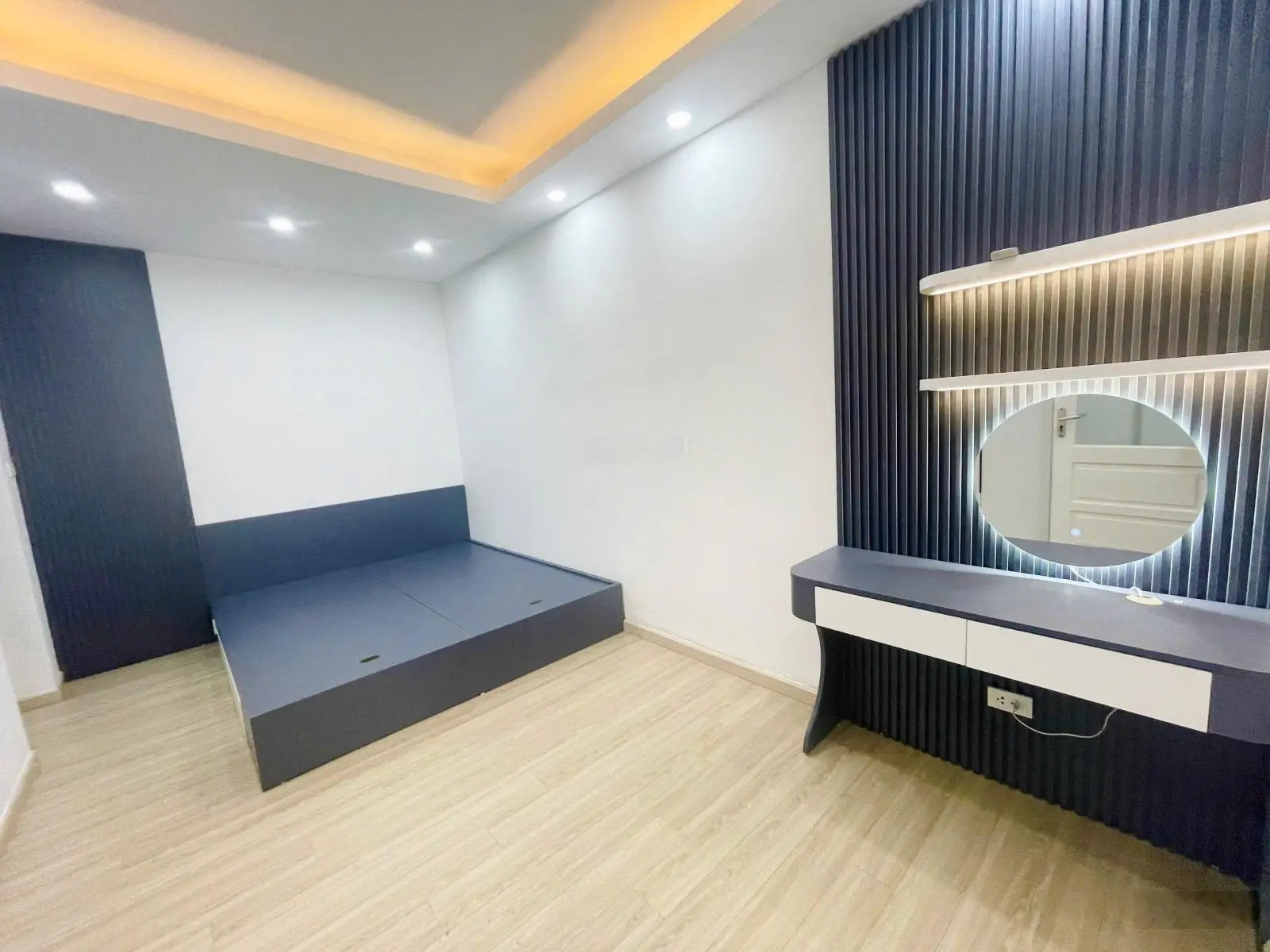 Nhượng lại căn hộ chung cư CT5 Mỹ Đình 1 DT 92m2 3 ngủ 2 vệ sinh giá 4,6 tỷ LH 0369 736 *** Mr Quân