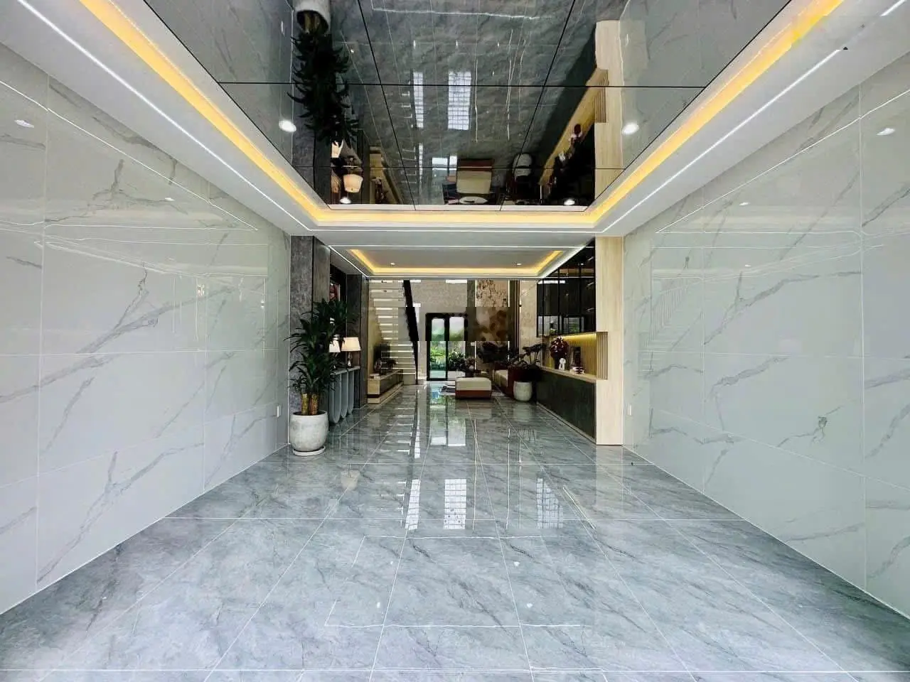 Tôi cần bán nhà đinh công tráng,quận 1-giá 3.4tỷ/82m2(5x16.4m). sổ sẵn. đang cho thuê 32 triệu