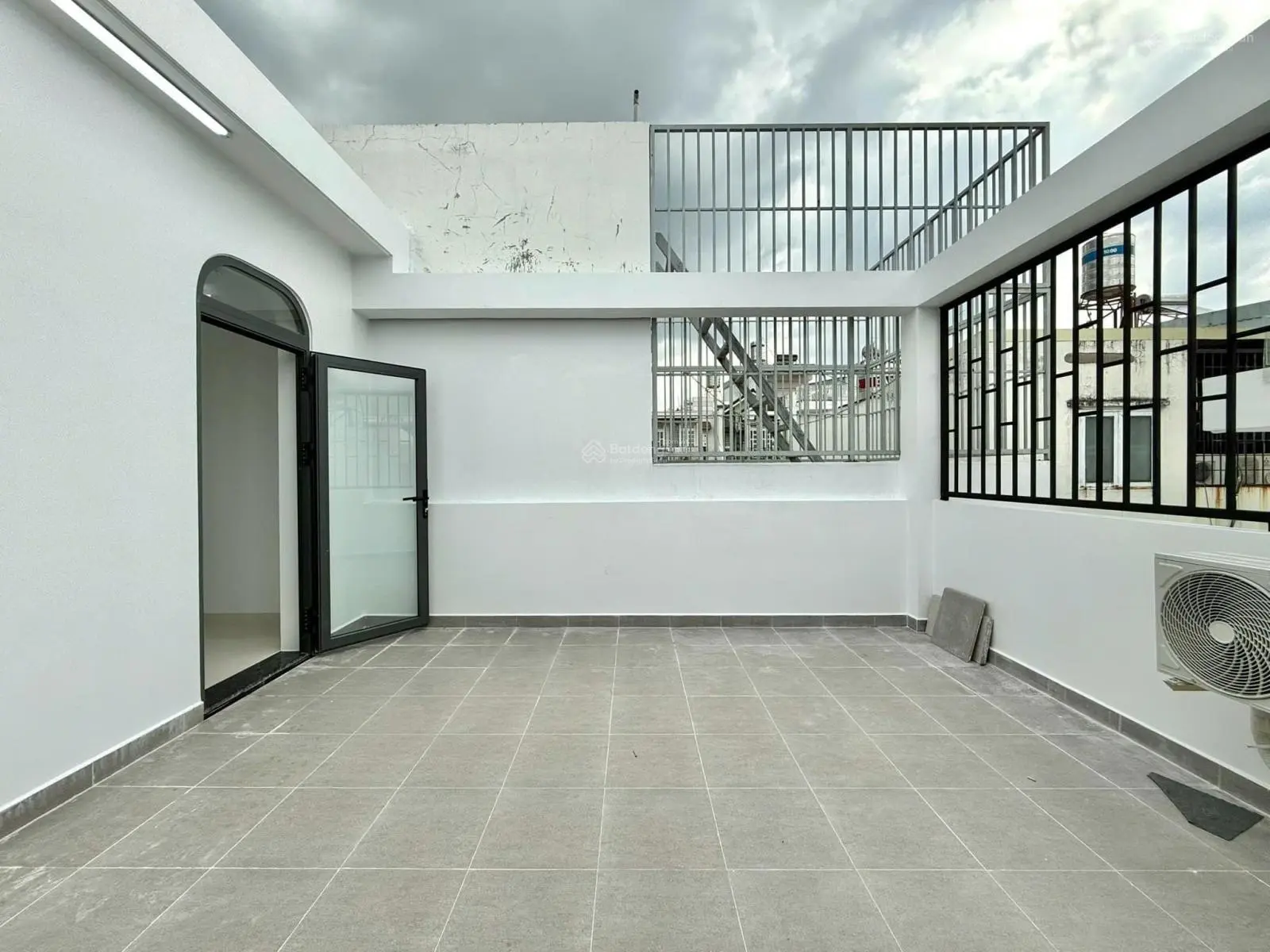 Bán căn nhà 525/9/38 Quang trung P10 ngay BV Hồng Đức 3tầng 4PN 5WC full nội thất 4.35x15m
