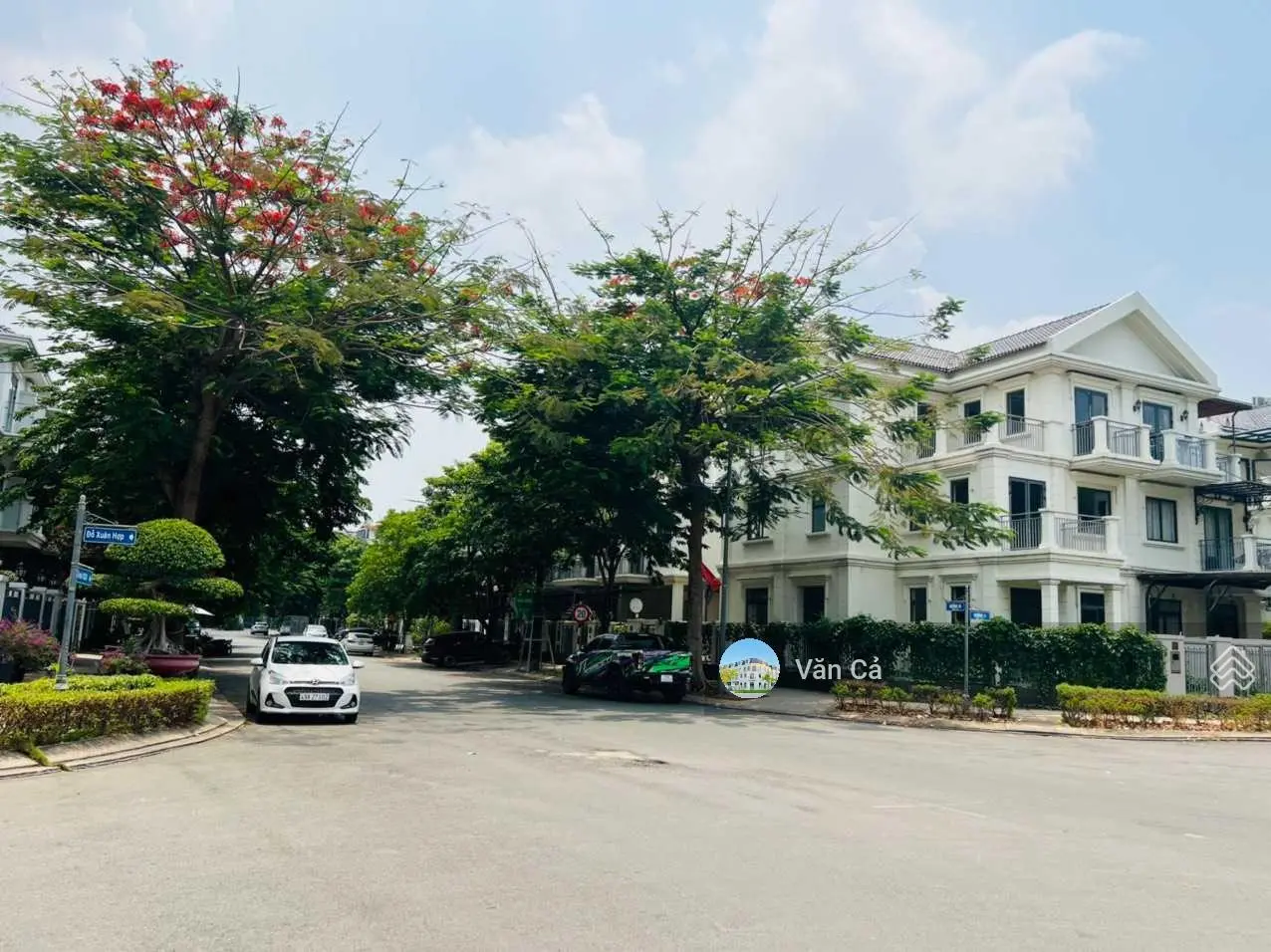 Cần bán gấp biệt thự sân vườn KĐT Lakeview City DT 8x20m, 2 lầu view sông giá 23 tỷ. LH 0907 860 ***
