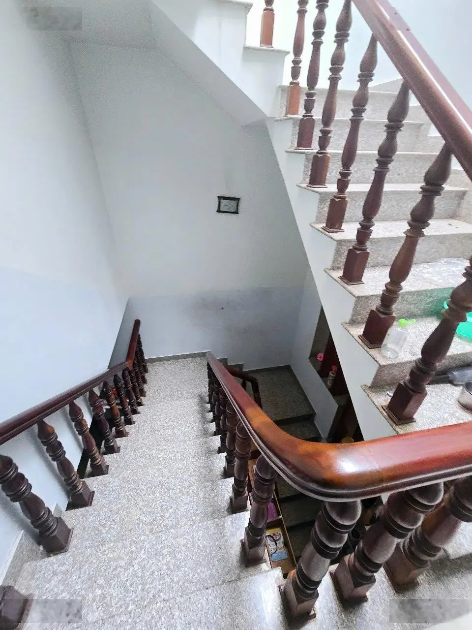 Chính Chủ Cần Bán Nhà MT TTHC Trệt Lầu Tum, P Dĩ An, TP Dĩ An. Có 2P Ngủ, 2WC, Phòng Thờ. DT 101M.