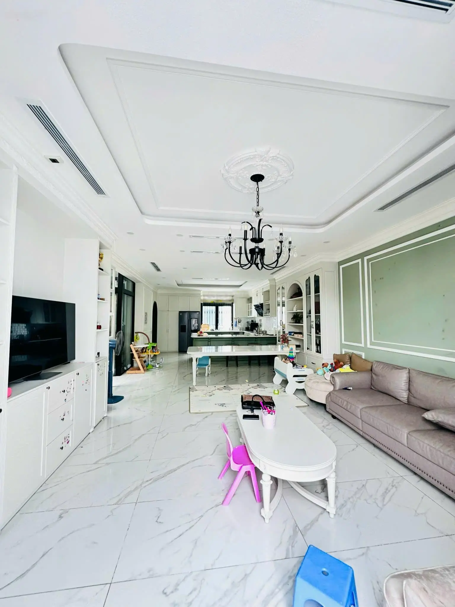 Cần bán nhà phố Vinhomes Grand Park Q9 đã hoàn thiện tặng nội thất