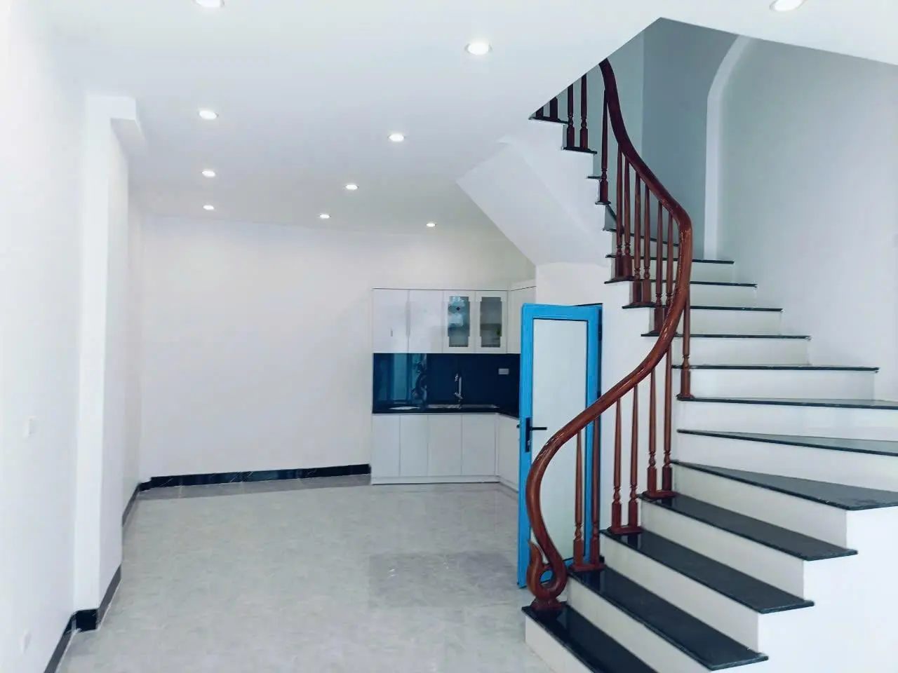 Bán nhà đẹp Tân Phú, DT 46m2 thuận tiện đi song phương cao tốc Láng - Hòa Lạc, Vinhomes Thăng Long