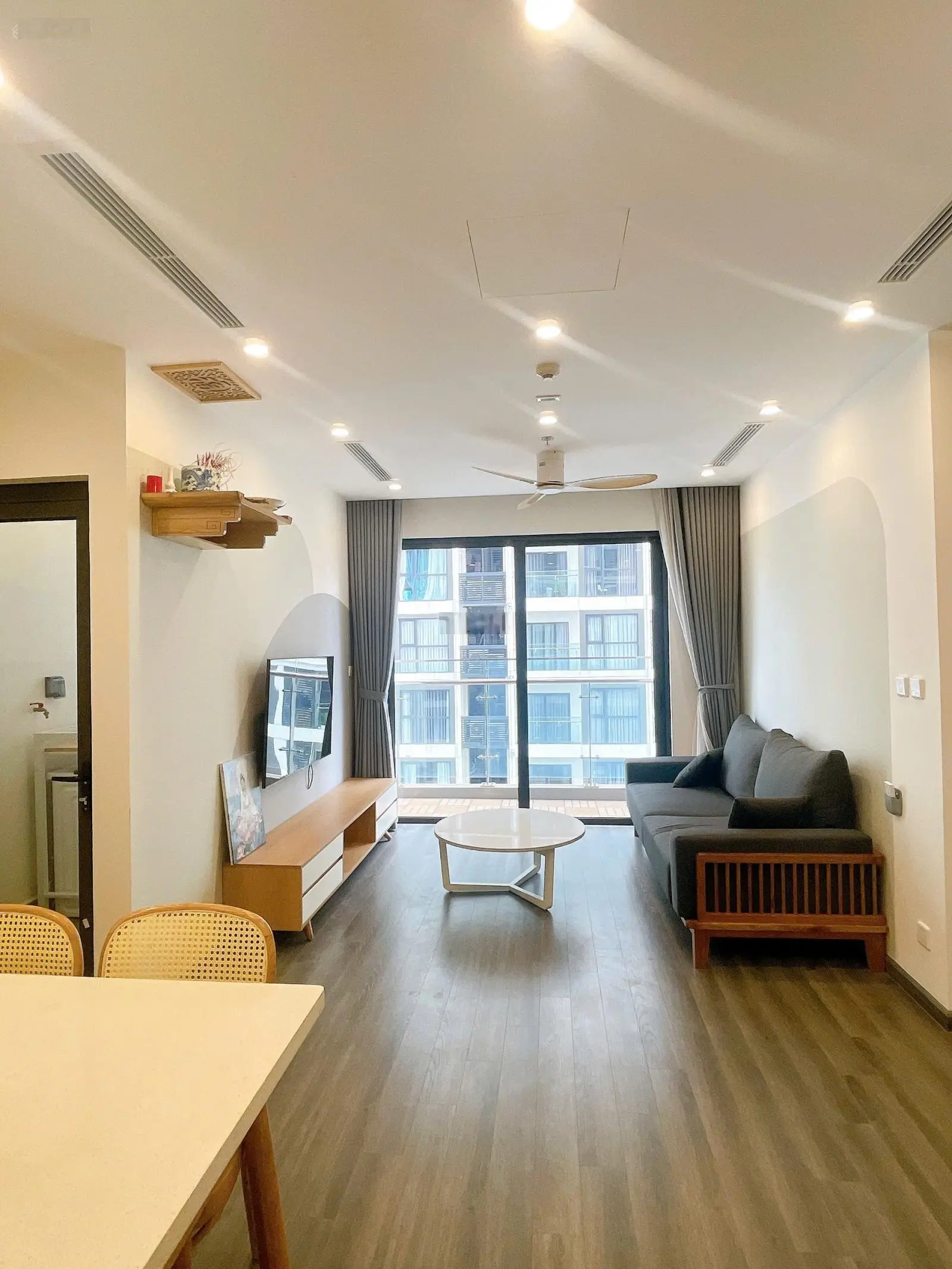 Chính chủ bán căn 1pn 49m2 tại phân khu Tonkin, View nội khu, giá 3 tỷ chung cư Vinhomes Smart City