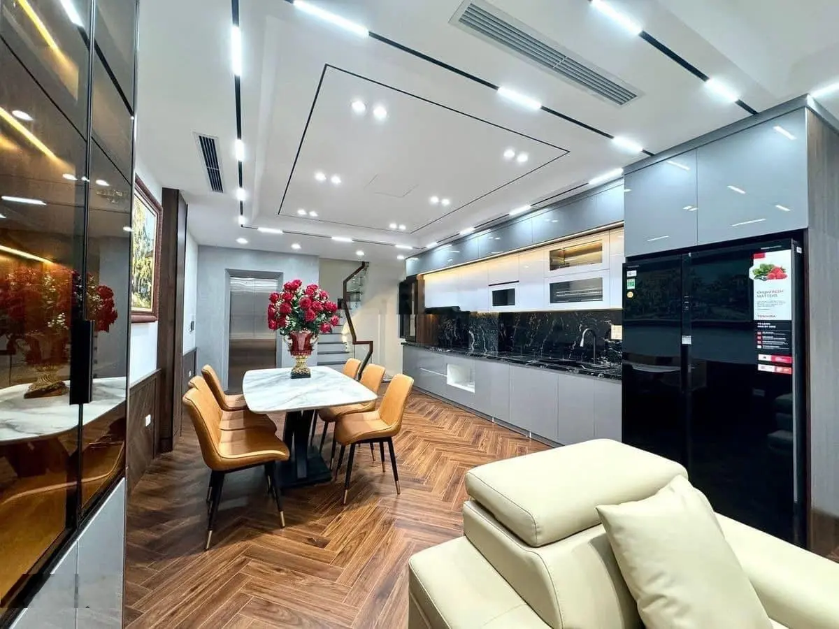 Có 102! Phân lô Nguyễn Khang, 10m ra phố ô tô tránh, văn phòng, ở sướng, 55m2*5 tầng*mặt tiền 5m