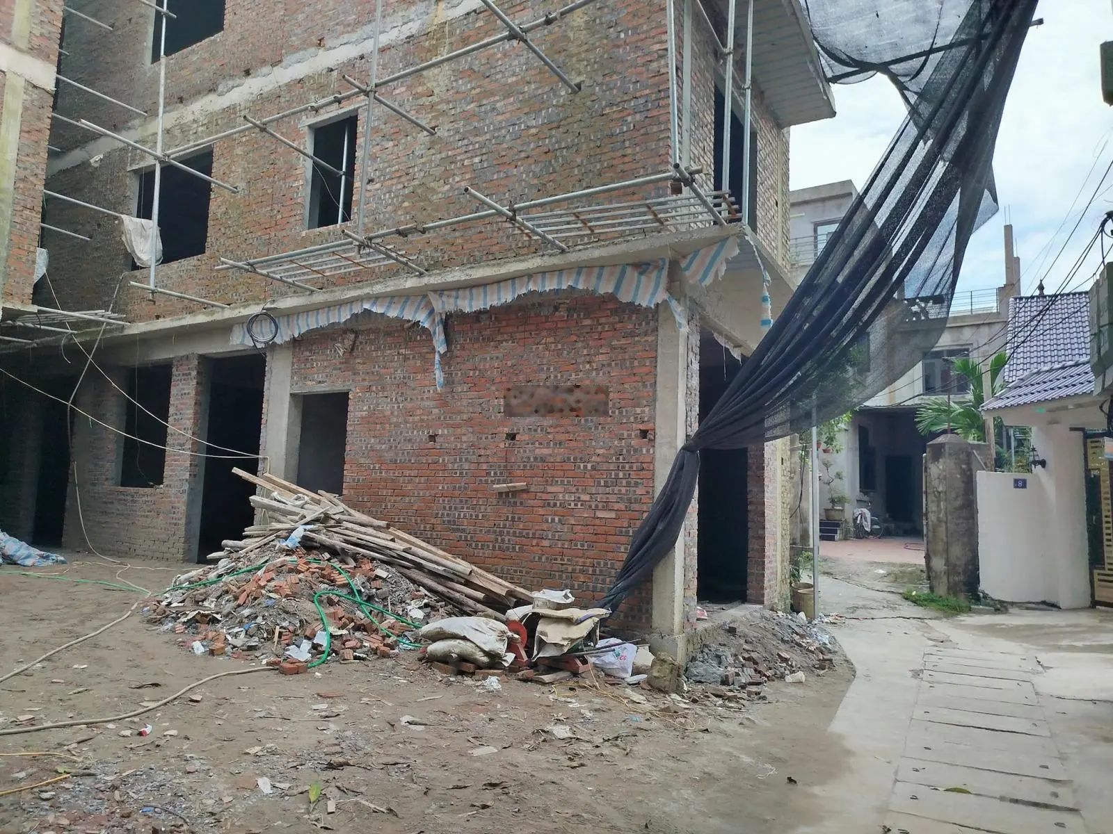 Bán gấp căn nhà xây mới ngay Đồng Mai , Hà Đông. Ô tô đỗ gần cách 1 nhà , 33m2x5t. Giá bán: 3,12 tỷ