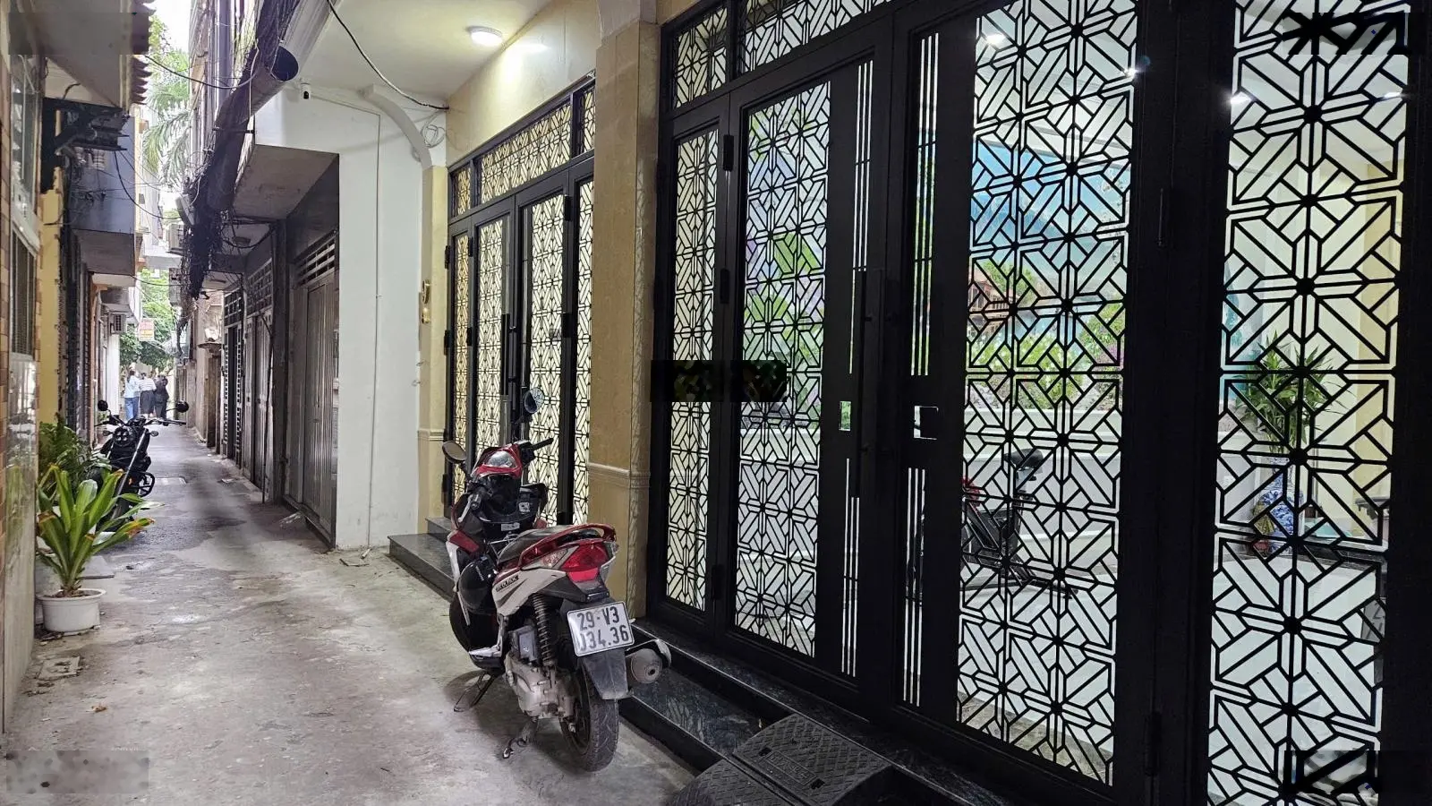 Nhà mới - 7 tầng thanh máy - full nội thất chuẩn 5* - ngõ thông - cách 20m ô tô tránh - dừng đỗ.