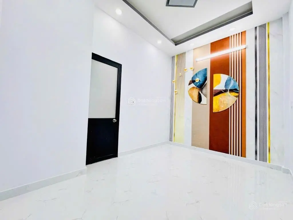 Bán nhà 32m2 - 4x8 - hẻm 4m - chỉ 3.x tỷ - 2pn 2wc - hoàn công đầy đủ - quận bình tân