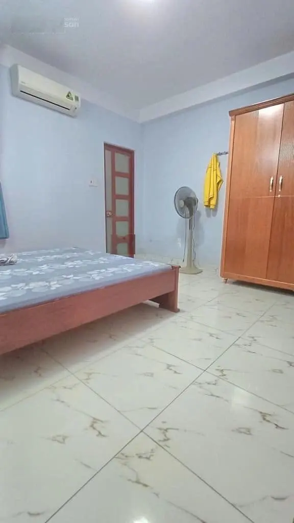 Cần bán nhà đường Trần Tuấn Khải, Quận 5. Giá 3 tỷ 950/80m2. Nhà 4 tầng BTCT. Đang cho thuê 15tr/th