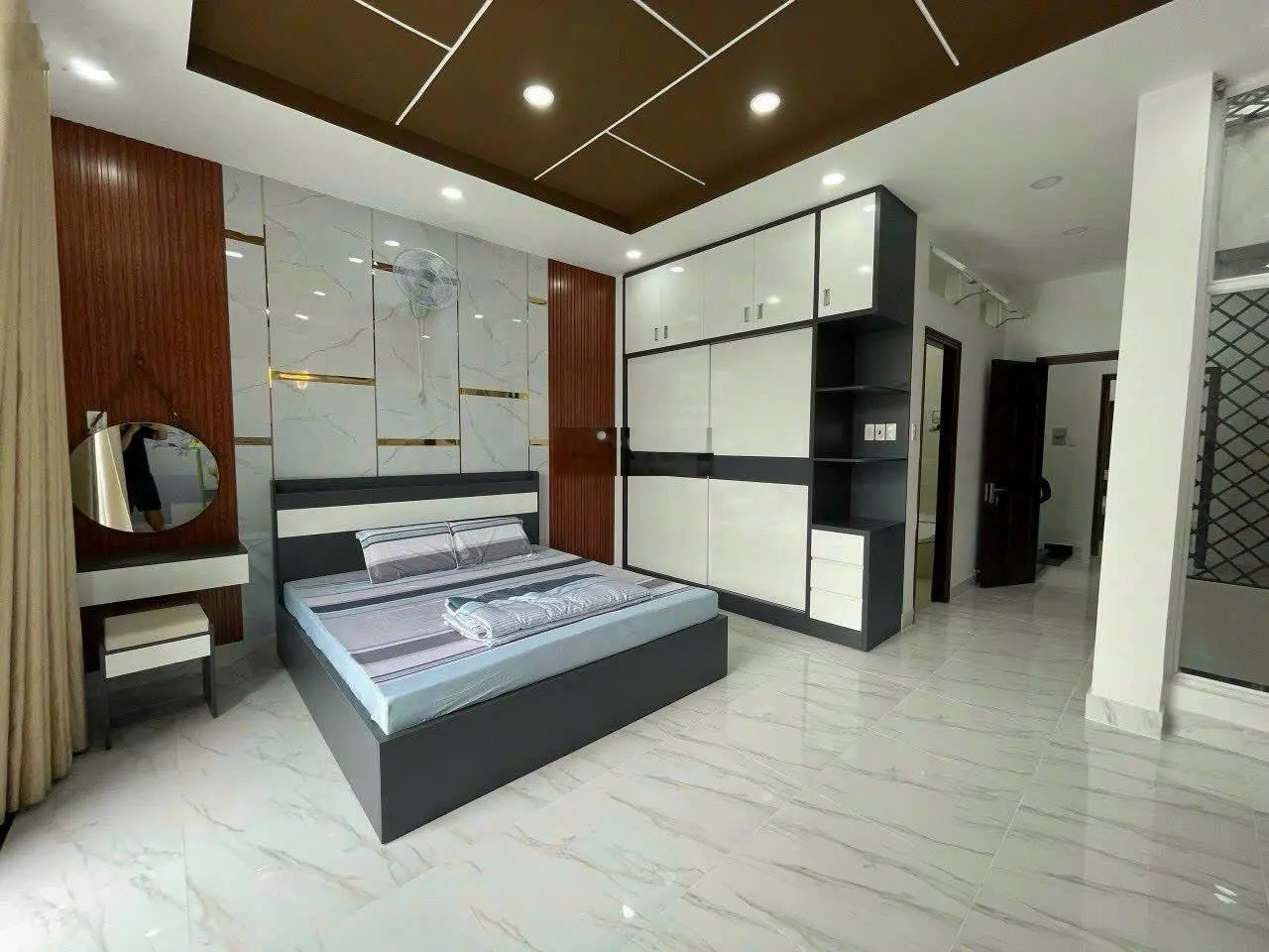 Bán gấp nhà Nguyễn Xí, Bình Thạnh,giá 2tỷ2/48m2,thuận tiện di chuyển,gần chợ.LH 0922811690 Ngân