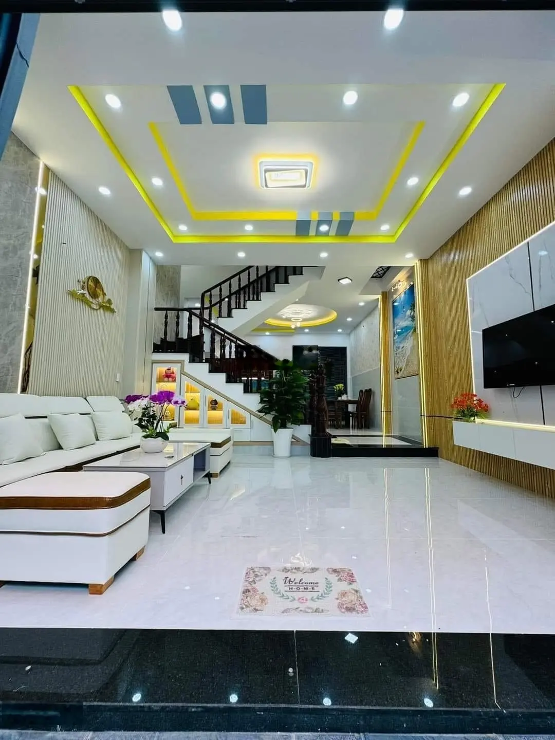 Chị Sáu bán nhà 3 lầu Giá 3tỷ230/72,8m2 - Đ. Bến Vân Đồn, P. 2, Q. 4, Gần công viên Khánh Hội