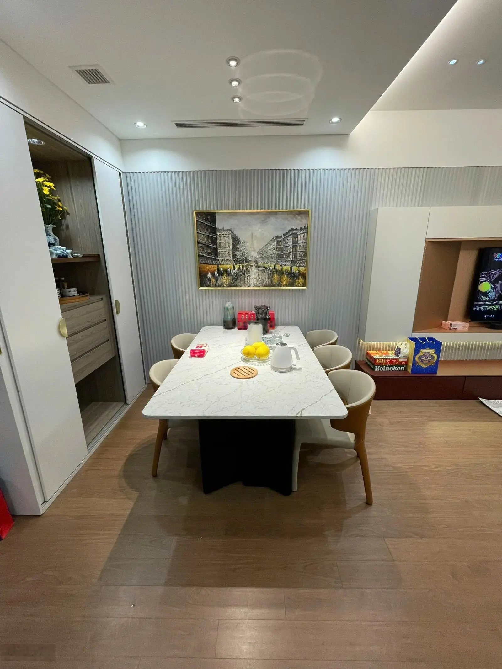 Đẳng cấp giới thượng lưu với view Hồ Tây 2PN D' Leroi Soleil