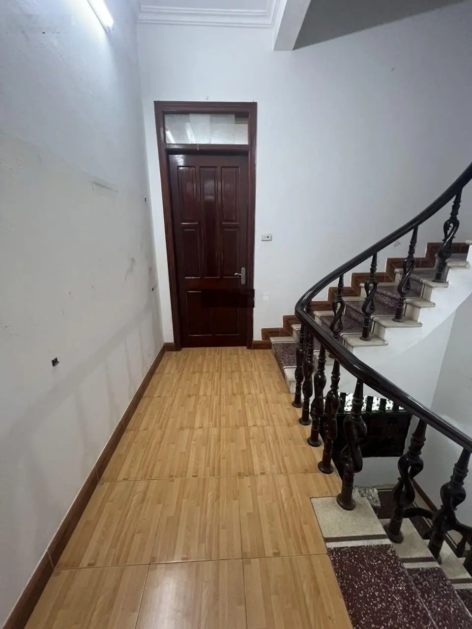 Nhà 2 mặt thoáng - 82m2 - 3 tầng - ngõ oto tránh + gara oto, thiện chí bán giá tốt