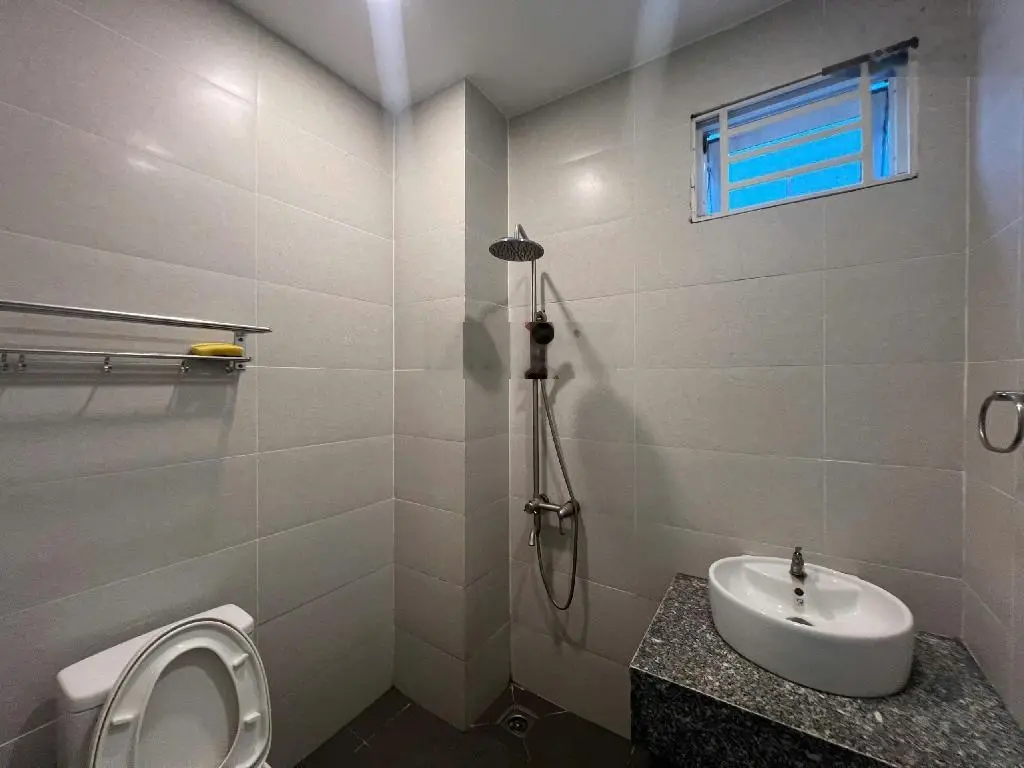 Nhà mặt tiền xe hơi, Phú Thuận, Q7. 240m2, 4 lầu có sân thượng - full nội thất xịn xò, shr - hc đủ.