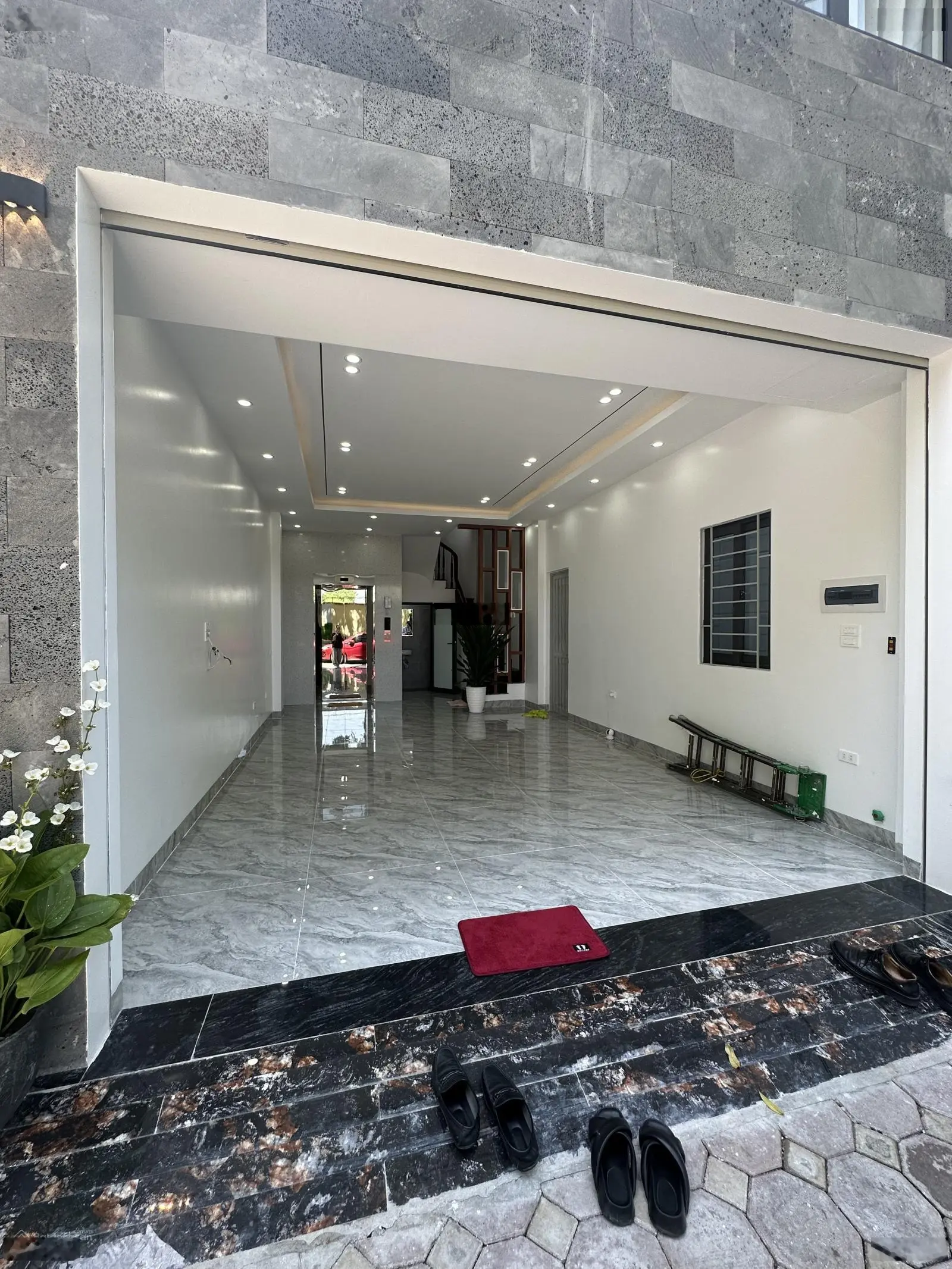 Bán nhà mặt phố PHÚC ĐỒNG, 7 tầng thang máy , 15.9 tỷ