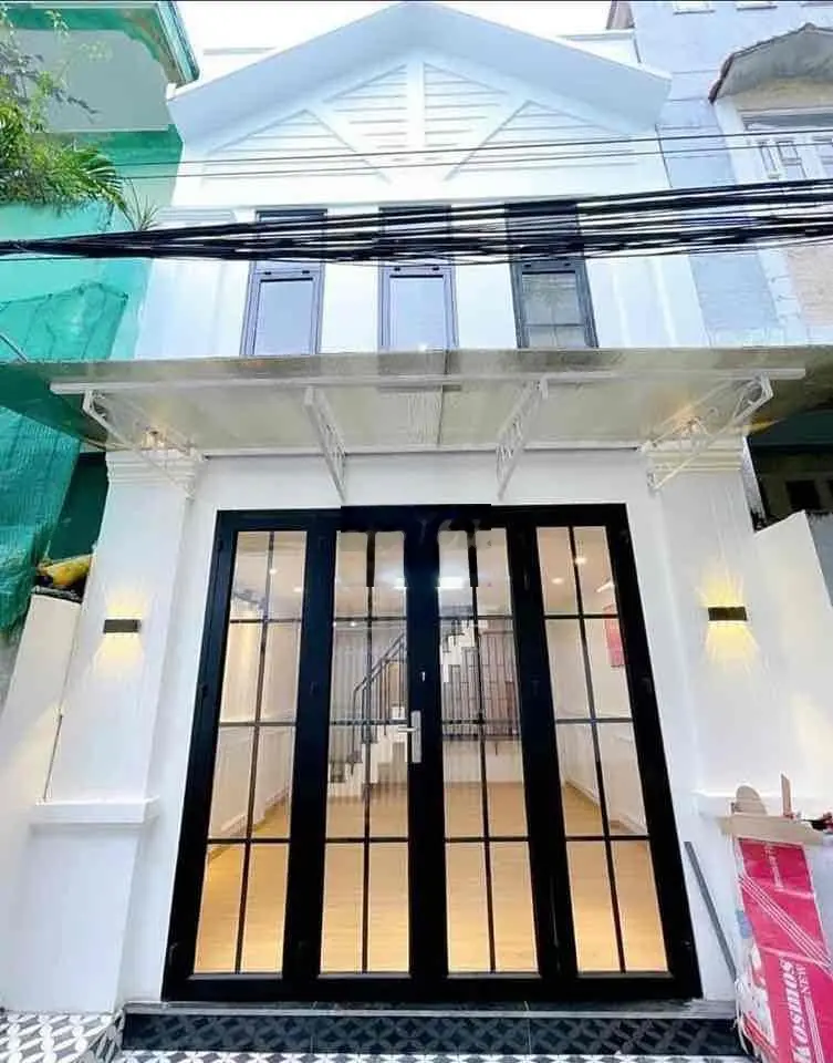 Nhà lầu gần chợ Xuân Khánh và bến Ninh Kiều