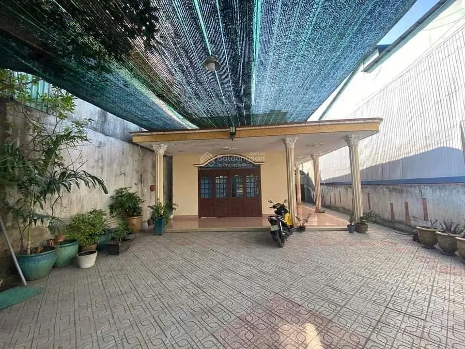 Kẹt tiền cần bán đất mặt tiền đường nhựa lớn Buôn bán chỗ cầu Phú long DT 330m ngang (12x42)