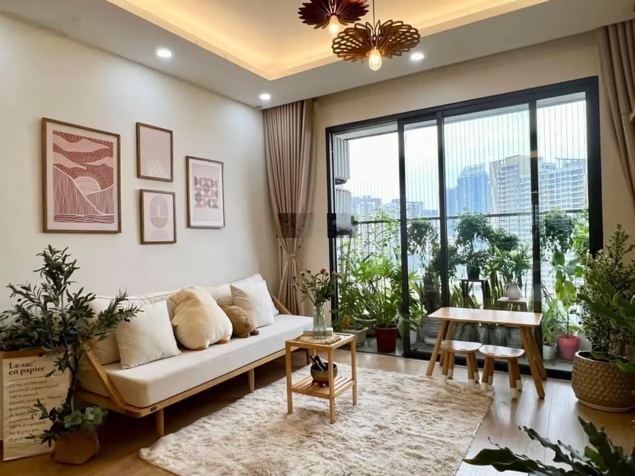 Bán 3 phòng ngủ đẹp, ban công ĐN view hồ tòa C7 Vincom - Vinhomes D'Capitale Trần Duy Hưng