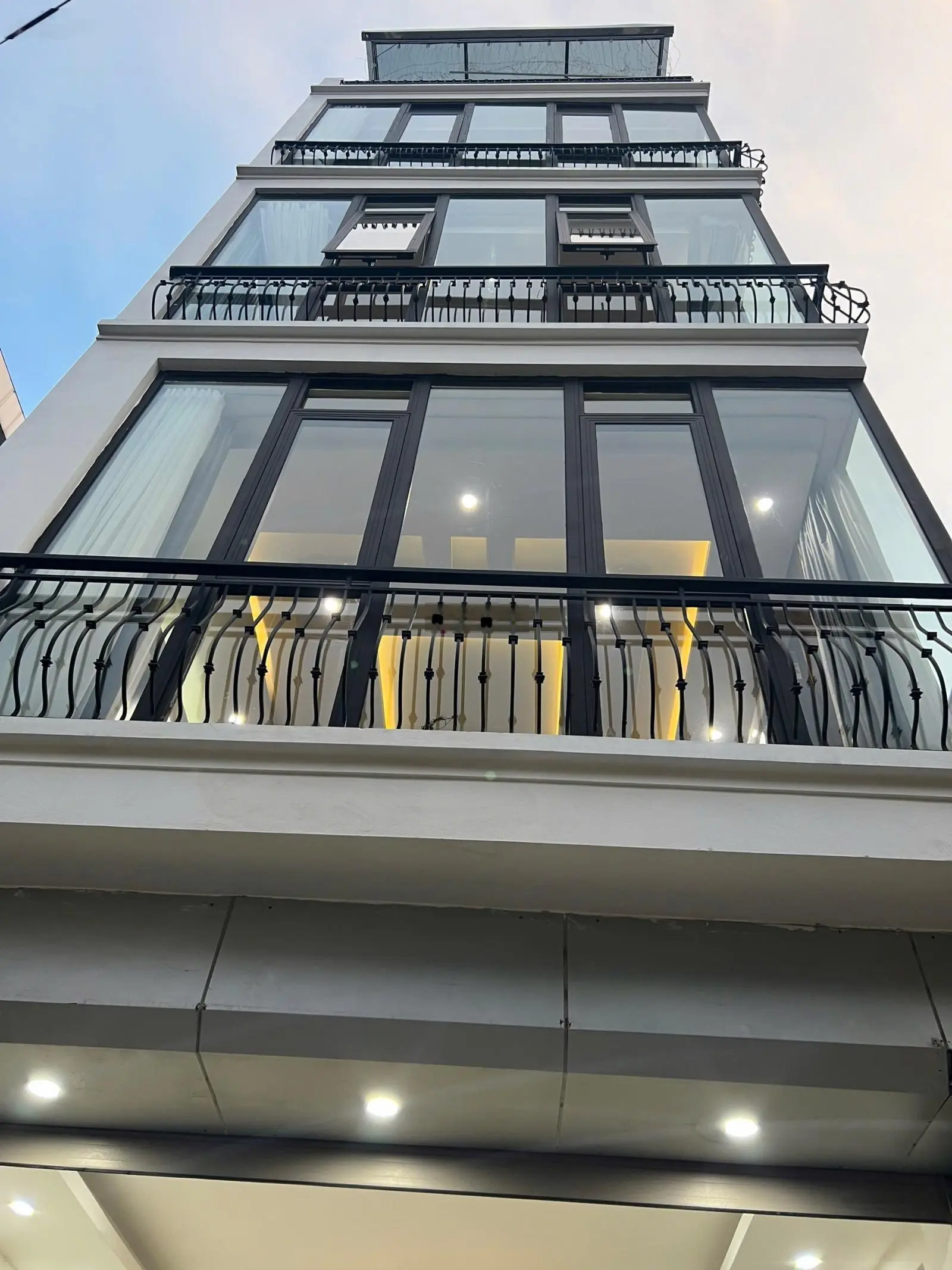Nhà lô góc 2 mặt thoáng, ngõ ôtô tránh - trung tâm Cự Khối, gần chợ, 50m ra trường học, kinh doanh