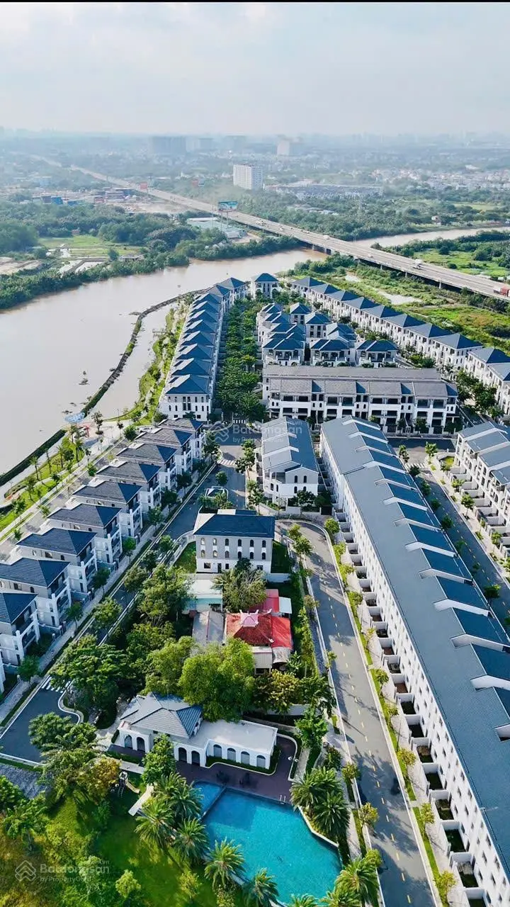 Bán nhà biệt thự tại Palm City, 8,5 tỷ có 2 mặt tiền sông, ngay Song Hành, có HĐMB , hỗ trợ vay